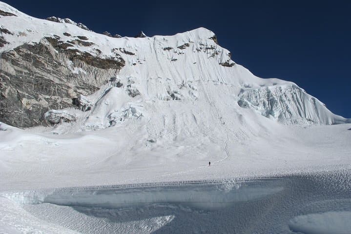 Island Peak Climb: 20-Day Everest-Base-Camp Trek to the 6,189m Summit