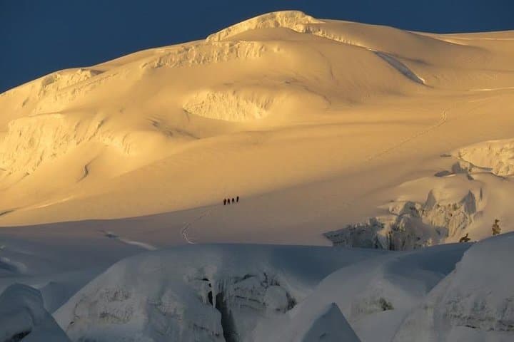 Mera Peak Expedition: 20-Day Climb & Trek in Nepal's Hinku Valley