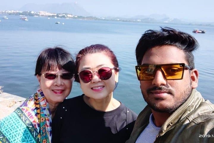 Udaipur Private Sightseeing: City Palace, Lake Pichola & Monsoon Palace Full-Day Tour
