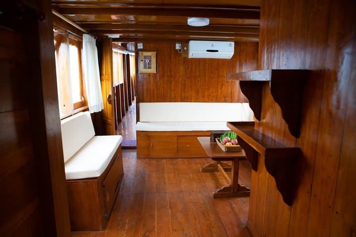 2-Day Private Komodo Boat Tour: Padar, Pink Beach & Komodo Dragons photo 2