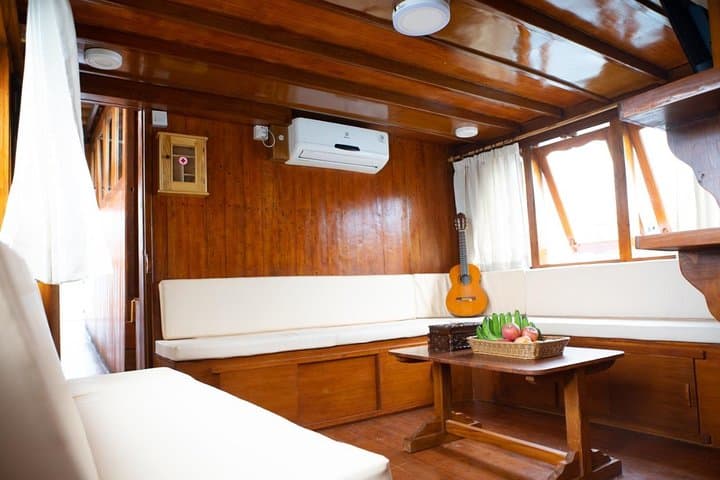 2-Day Private Komodo Boat Tour: Padar, Pink Beach & Komodo Dragons photo 3
