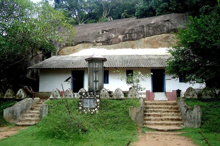 Pidurangala Rock Day Hike from Kandy: Panoramic Views, Temple & Local Crafts photo 2