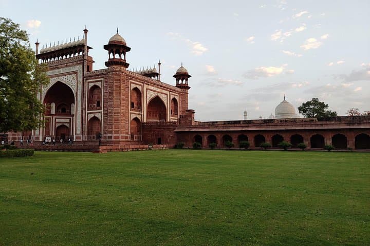 Taj Mahal Sunrise Private Day Trip from Delhi — Agra Fort, Breakfast & Guided Tour photo 3
