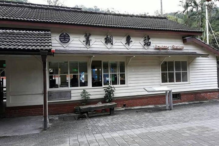 Pingxi Sky Lantern Experience: Shifen Old Street & Waterfall Morning Tour photo 3
