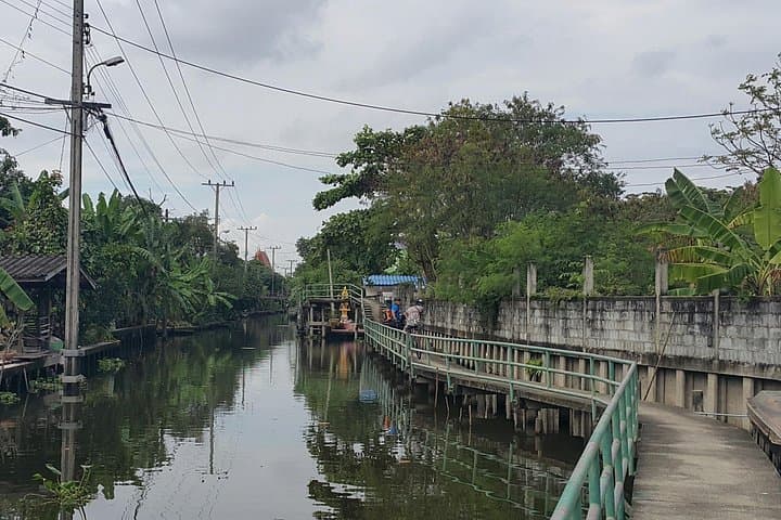 Cycle Klong Bangkoknoi: Riverside Communities & Floating Market Bike Tour photo 1