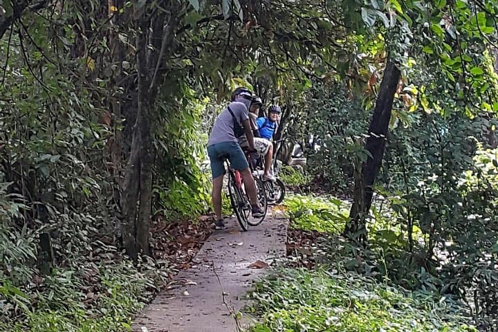 Cycle Klong Bangkoknoi: Riverside Communities & Floating Market Bike Tour photo 2