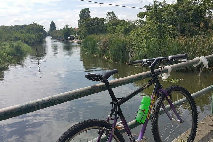 Cycle Klong Bangkoknoi: Riverside Communities & Floating Market Bike Tour photo 3