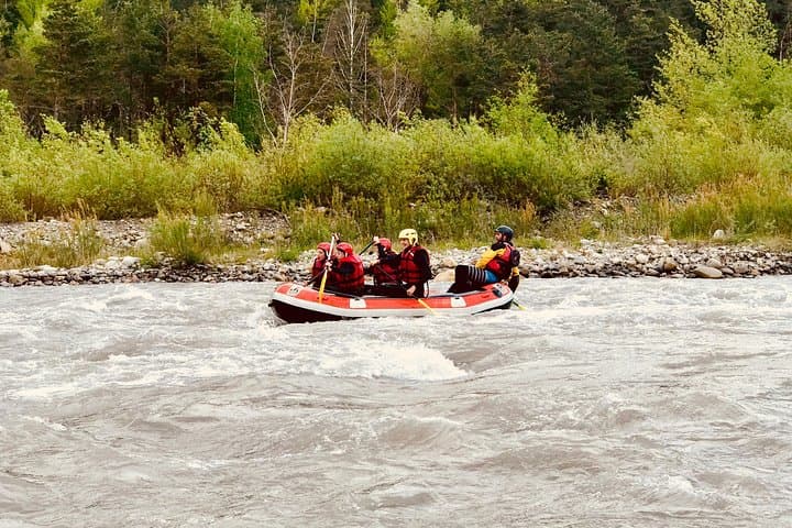 Rafting the Drac River near Gap: La Fare–La Guinguette Spring Whitewater photo 3