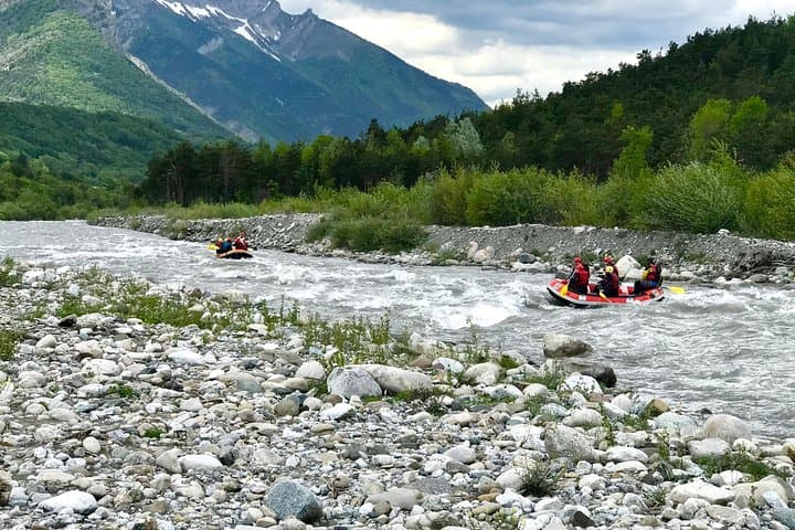 Rafting the Drac River near Gap: La Fare–La Guinguette Spring Whitewater photo 5