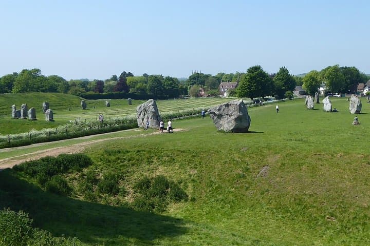 Day Trip from Bath: Private Tour of Avebury, West Kennet & Stonehenge photo 1