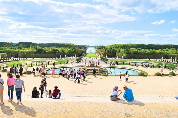 Versailles Day Trip from Paris — Palace, Hall of Mirrors & Gardens with Transport photo 3