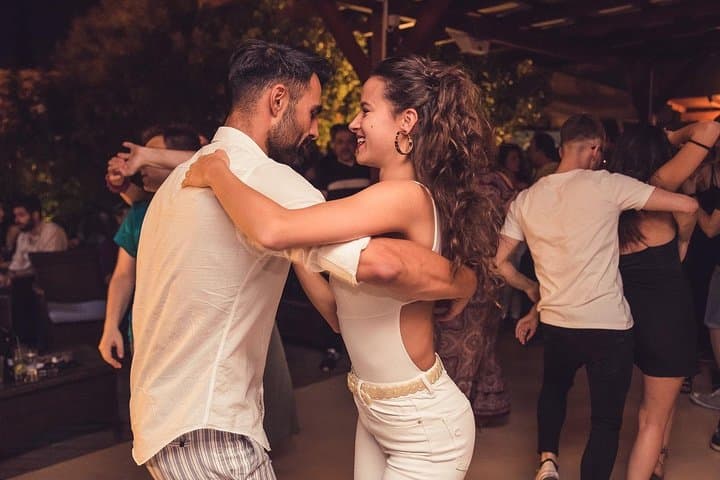 Merida Salsa Lovers: 90-Minute Salsa & Latin Dance Experience in Mérida