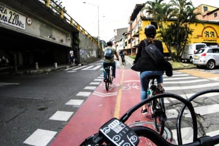 Electric Bike Tour of Medellín — Cafés, Viewpoints & River Parks photo 4