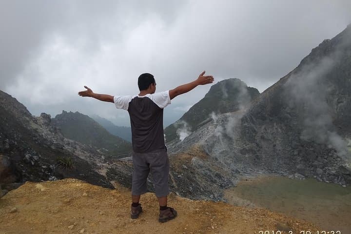 Full-Day Sibayak Volcano Hike from Medan — Crater Views, Sulfur Fumaroles & Berastagi Market
