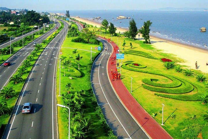 Explore Xiamen & Gulangyu: Private Day Tour to Coastal Gardens, Temples & Hulishan Fort