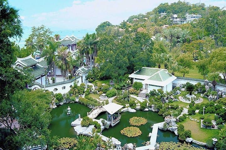 Explore Xiamen & Gulangyu: Private Day Tour to Coastal Gardens, Temples & Hulishan Fort photo 3
