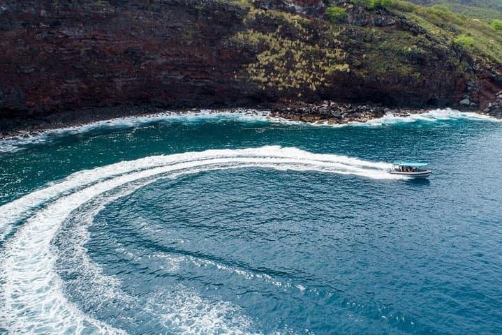 Premium Kona Coast Morning Snorkel: Puʻuhonua o Hōnaunau to Kealakekua Bay photo 3
