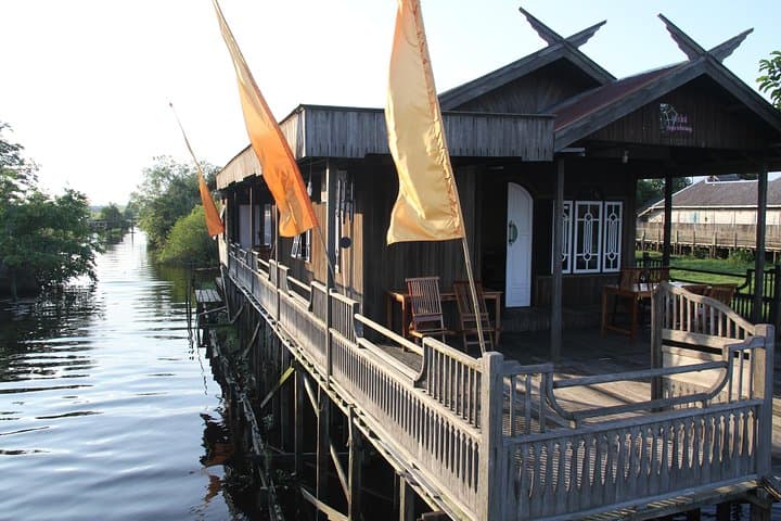 Down the Arut River: A Two‑Hour Cultural Boat Trip from Pangkalan Bun