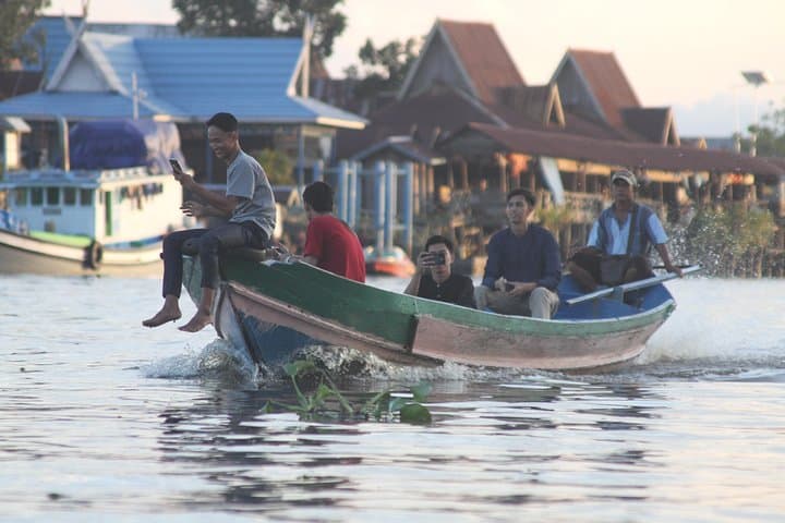 Down the Arut River: A Two‑Hour Cultural Boat Trip from Pangkalan Bun photo 4