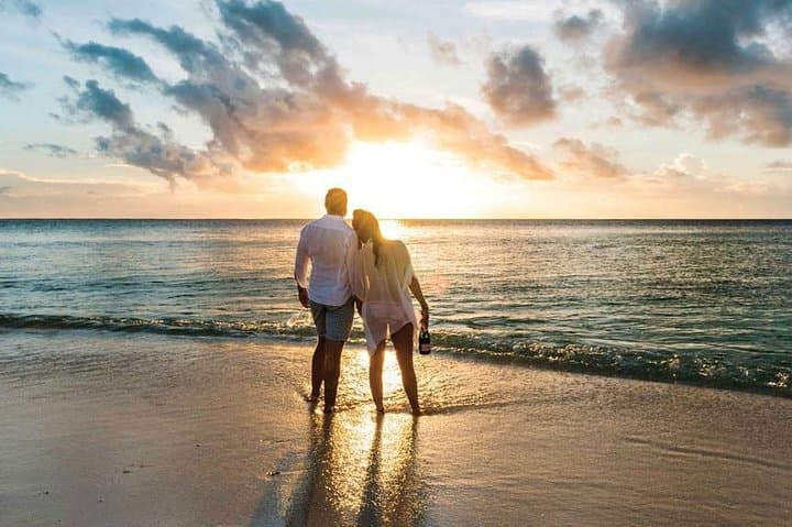 Private Honeymoon Sunset Tour to Hong Islands — Romantic Longtail Cruise from Krabi