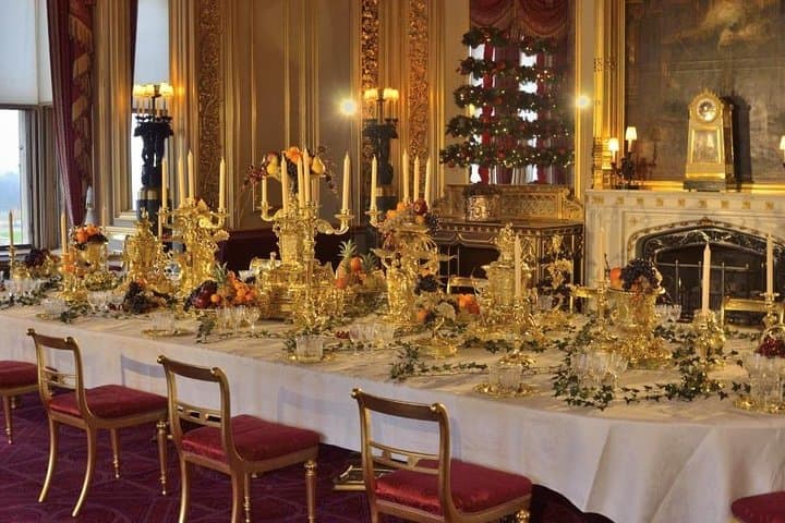 Windsor Castle & Hampton Court Palace Day Trip from London: Tudor Courts, State Apartments & Gardens photo 3