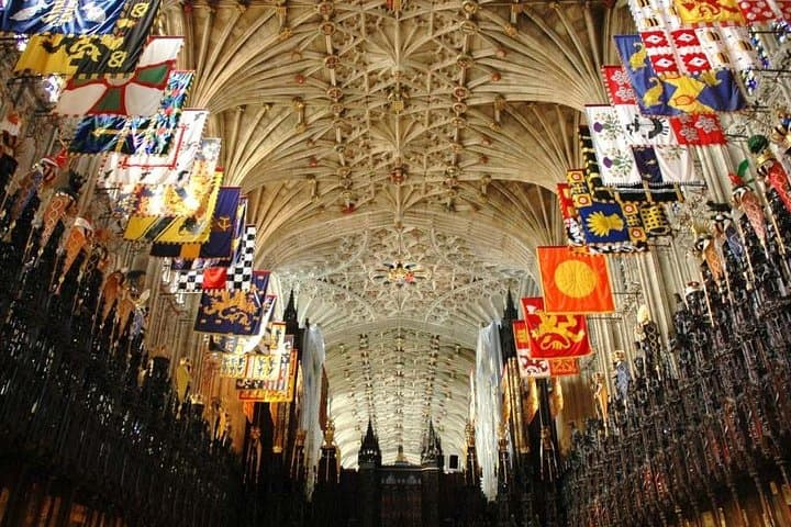Windsor Castle & Hampton Court Palace Day Trip from London: Tudor Courts, State Apartments & Gardens photo 5