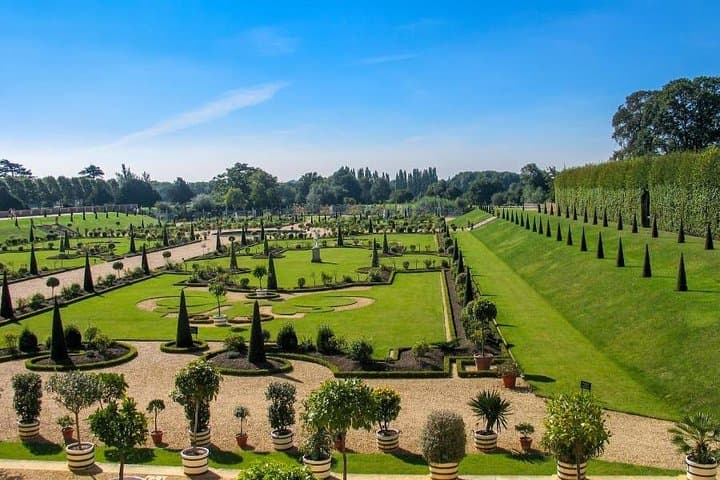Windsor Castle & Hampton Court Palace Day Trip from London: Tudor Courts, State Apartments & Gardens photo 6