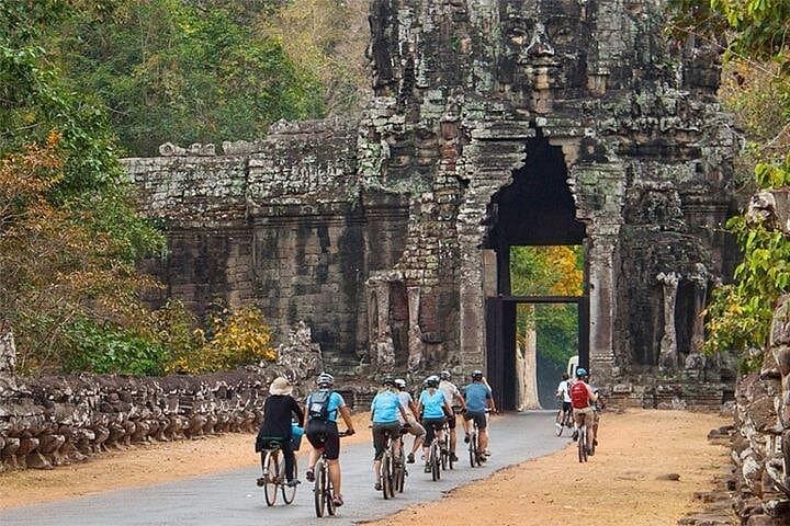 Angkor Wat & Bayon Smiling Temple Bike Tour — Siem Reap Cycling Guide photo 1