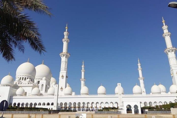 Full-Day Abu Dhabi City Tour from Dubai: Sheikh Zayed, Corniche & Cultural Highlights photo 4
