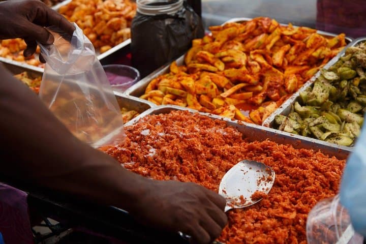 Colombo by Tuk-Tuk: A 3–4 Hour Urban Adventure Through Markets, Temples & Harbour photo 3