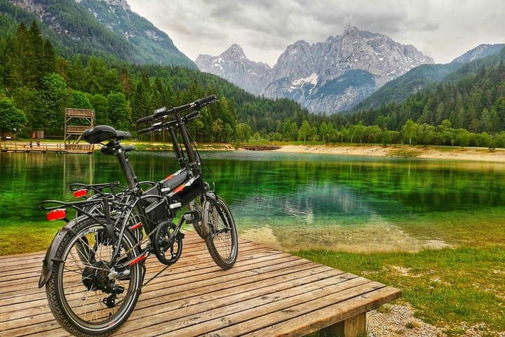 E‑Bike Day Trip from Ljubljana to Triglav: Jasna, Zelenci & Lake Bled