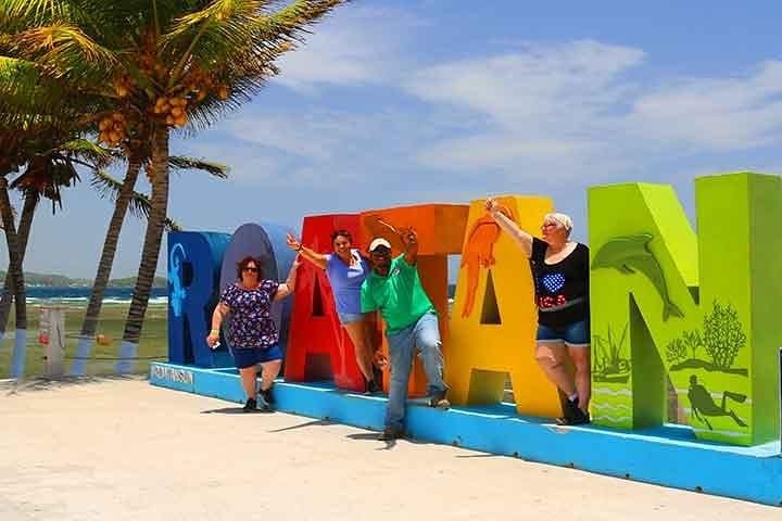 Roatán Fun Bus: West Island Sightseeing, Chocolate & Rum Tasting photo 5