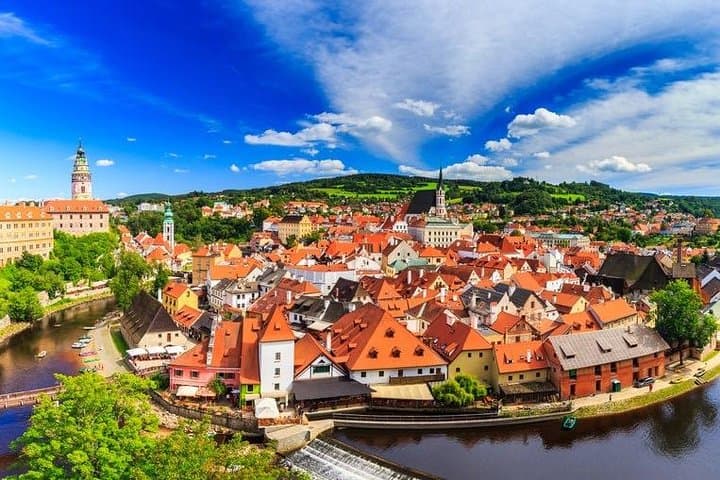 Prague to Salzburg Private Transfer — Sedan for 3 Passengers photo 2