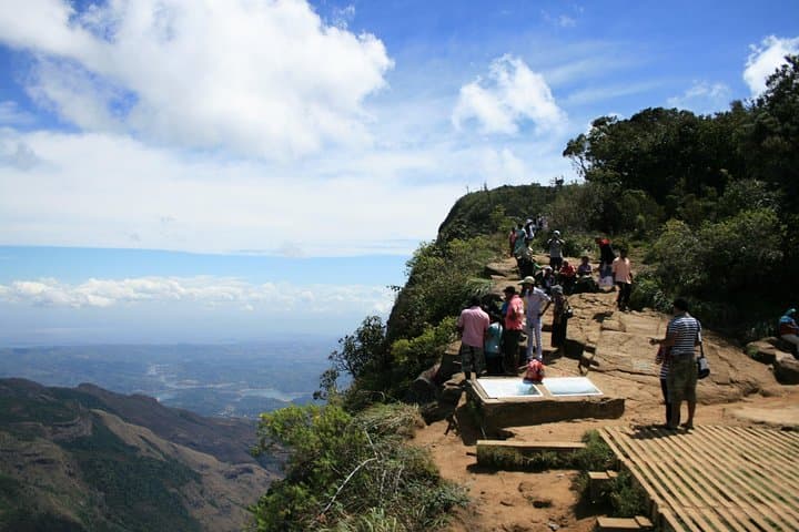 Horton Plains Nuwara Eliya Tour: World's End, Baker's Falls & Cloud-Forest Walk photo 4