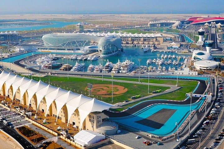 Private Abu Dhabi Day Tour: Sheikh Zayed Grand Mosque, Louvre & Corniche photo 3