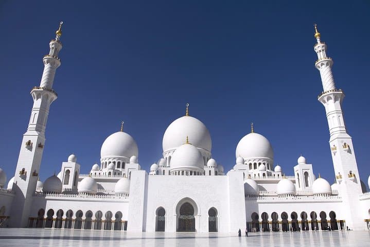 Abu Dhabi Day Tour from Dubai: Sheikh Zayed Mosque & Ferrari World Experience photo 2