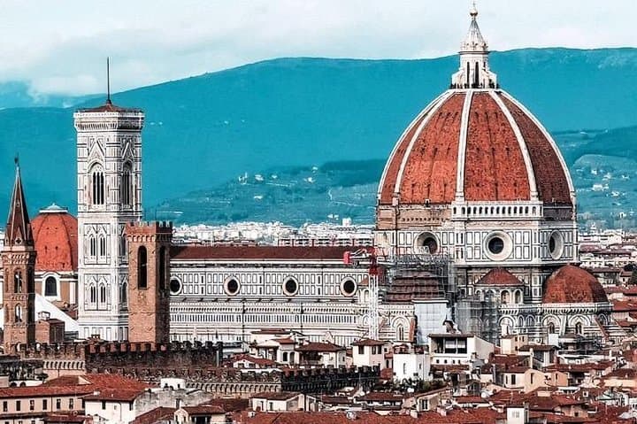 Guided Walking Tour of Florence: Duomo, Ponte Vecchio & Uffizi Highlights photo 2