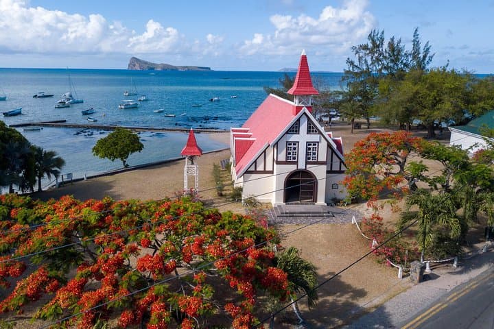 Private SUV: Full-Day North Mauritius Cultural and Botanical Tour