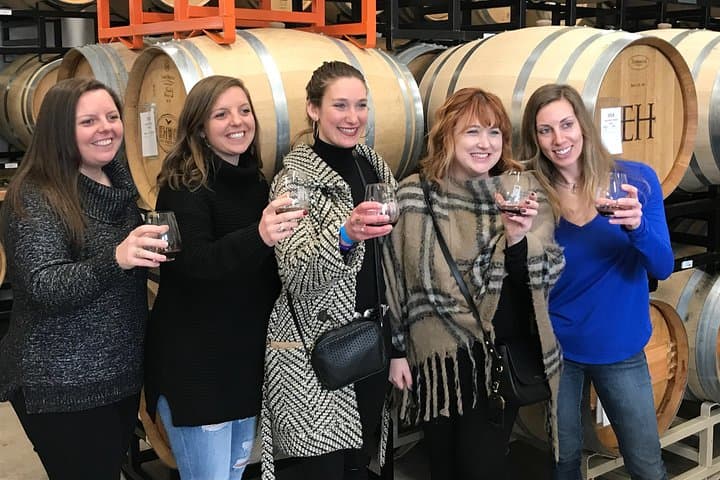 Bainbridge Island Troll Treasures & Winery Tour from Seattle