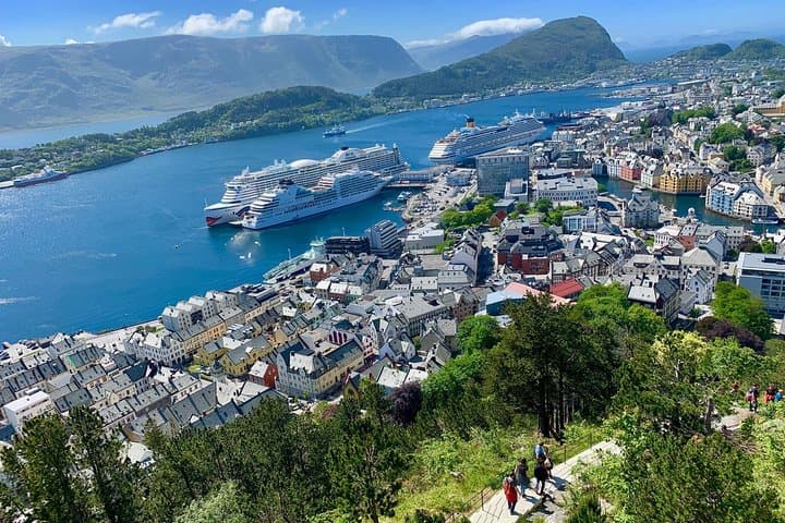 Two-Hour Ålesund Private Sightseeing Tour — Aksla Views & Art Nouveau Walk photo 4