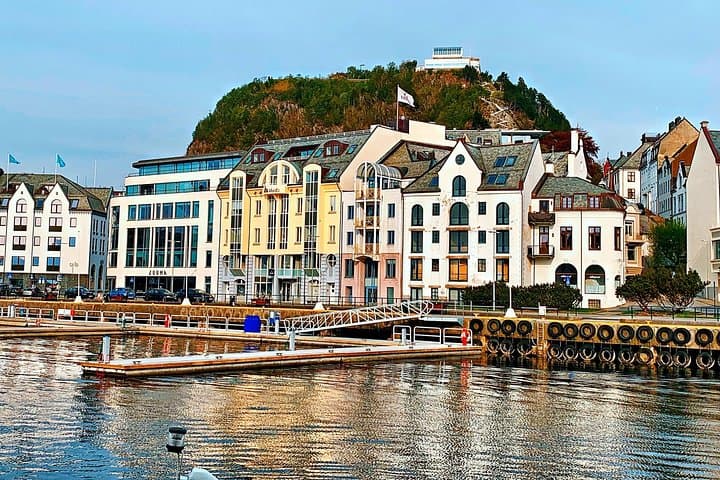 Two-Hour Ålesund Private Sightseeing Tour — Aksla Views & Art Nouveau Walk photo 5