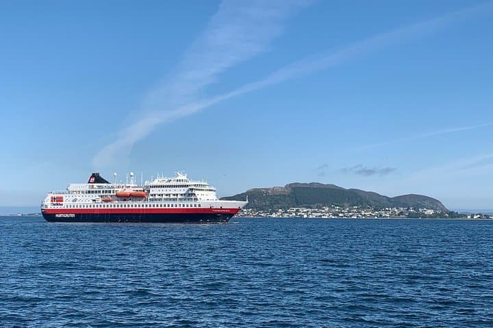 Two-Hour Ålesund Private Sightseeing Tour — Aksla Views & Art Nouveau Walk photo 2