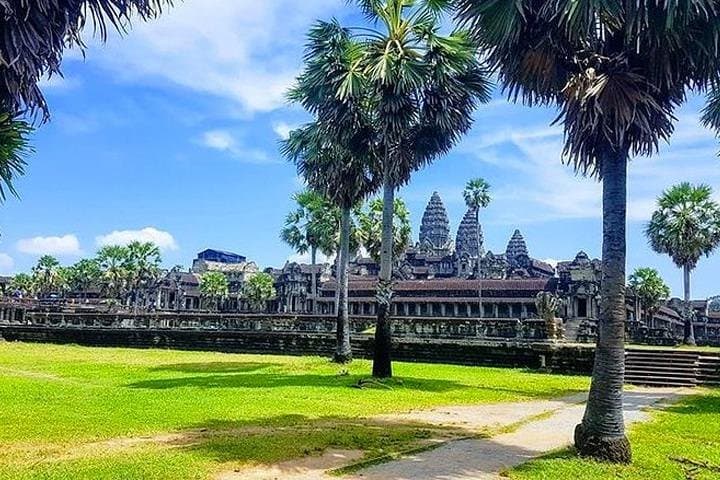 Sunrise at Angkor Wat: Small-Group Siem Reap Temple Tour photo 5