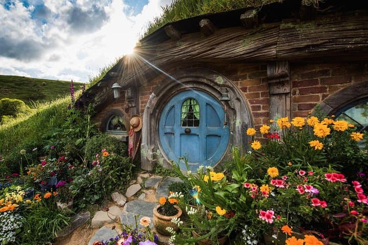 3-Day Waitomo, Hobbiton & Rotorua Adventure from Auckland