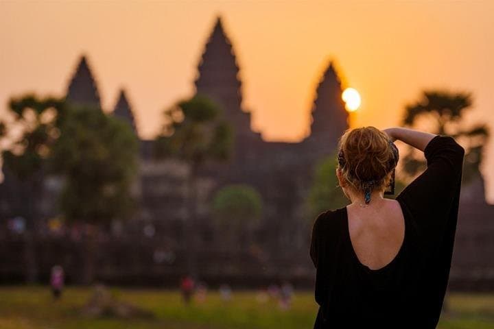 Sunrise at Angkor Wat: 2-Day Small-Group Temples Tour from Siem Reap