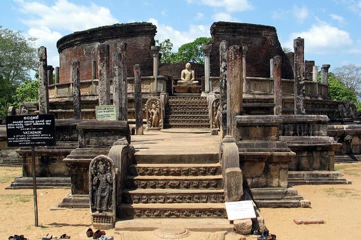 Cycling Polonnaruwa Ancient Ruins: Parakrama Samudra Historic Bike Tour photo 4