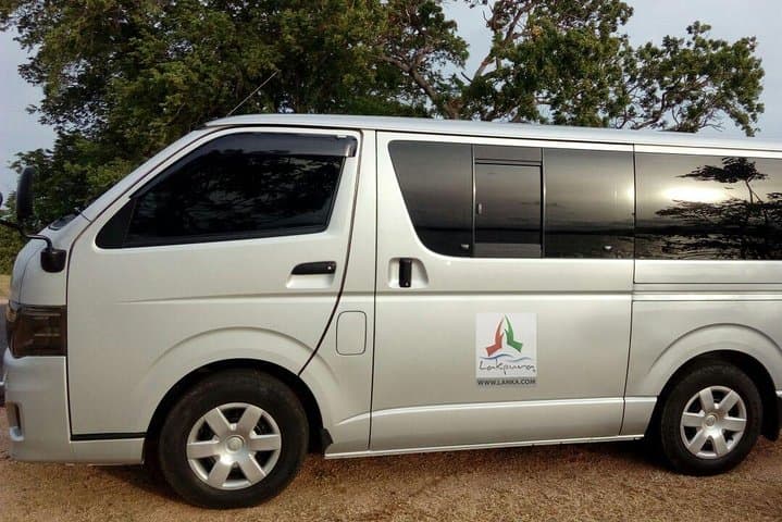 Private Transfer from Colombo (CMB) to Ratmalana (RML) — 20–30 Minute Airport Ride photo 1