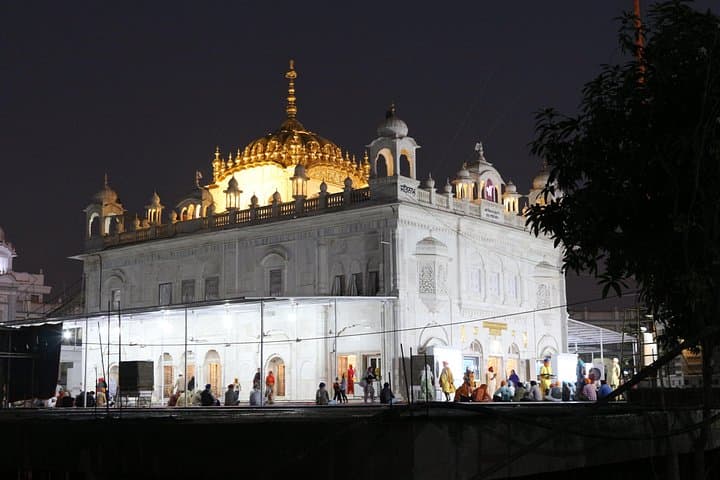 12-Day Spiritual Journey Through Maharashtra: Temples, Caves & Train Culture photo 2