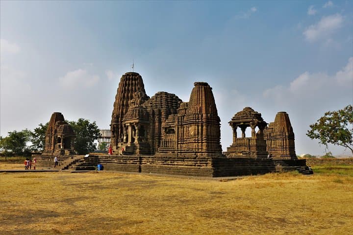 12-Day Spiritual Journey Through Maharashtra: Temples, Caves & Train Culture