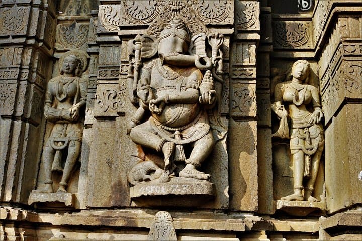 12-Day Spiritual Journey Through Maharashtra: Temples, Caves & Train Culture photo 4